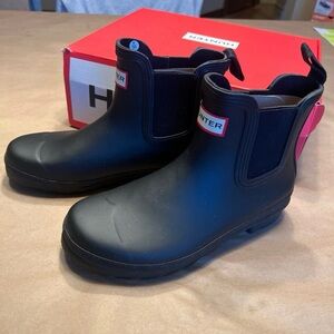 Women’s black Chelsea hunter boots